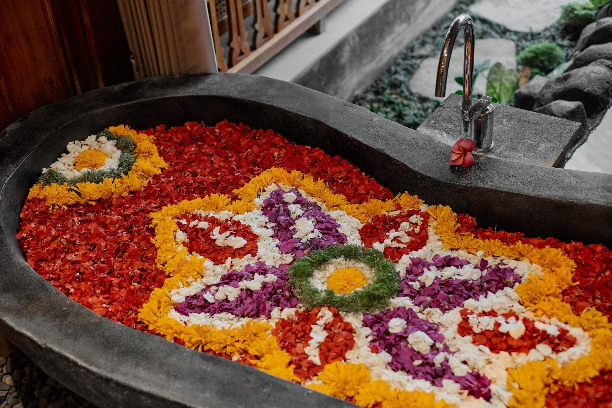 Ratni Ubud Villa Bagian luar foto